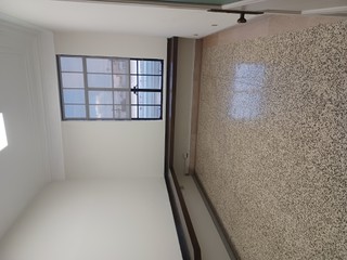 Oficina con luz y agua conectados