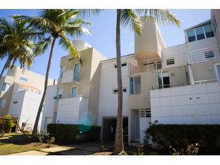 Urb. Villas de Golf East, Dorado de