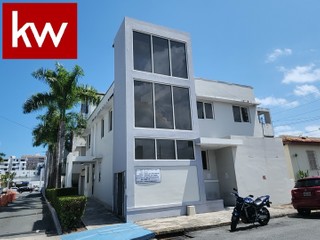 Edificio Comercial en Calle Feria