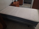 Se vende mattress twin XL con frame