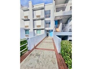 HILLSIDE VILLAGE- No escaleras!