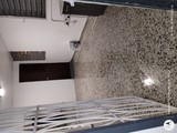 Se alquila estudio con agua y luz 