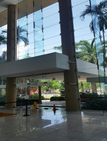 Se alquila espacio en oficina 