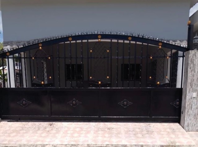 Venta Casa 4 cuartos / 3 baños