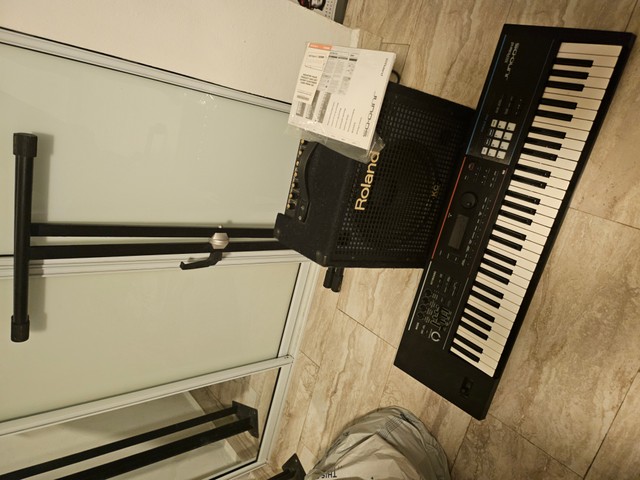 Roland Juno D5 con amplificador