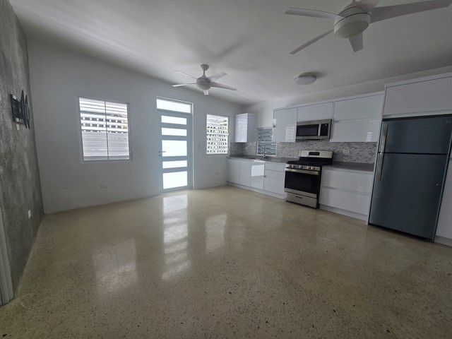 Casa Disponible con Agua y Luz
