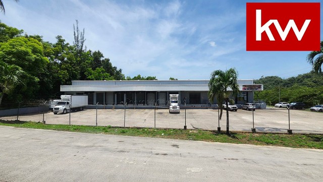 Bo. Candelaria, Commercial en