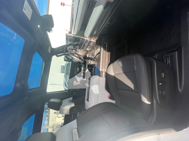 * HUMMER / H3 / 2022 / $86,500 *