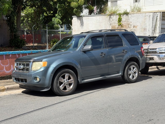 2009 Ford Escape XLT 2500$ obo