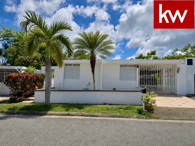 Casa en Urb. Lomas de Luquillo