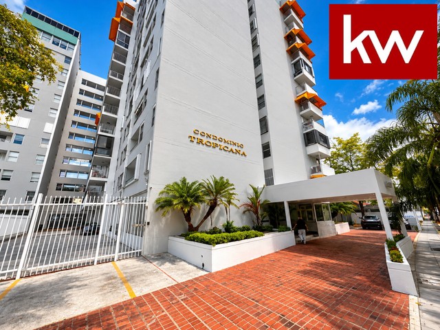 Comercial en Cond. Tropicana