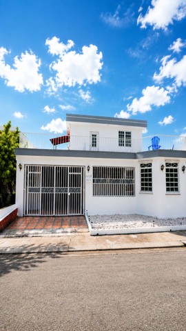 Casa renovada, incluye agua y luz