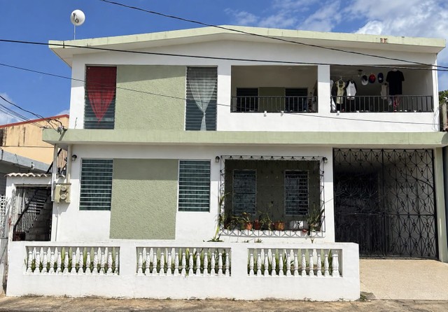 VENTA CASA CON 7 CUARTOS 2 BAÑOS