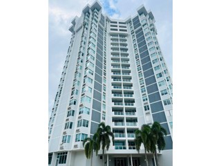 Regency Park, Piso 10 remodelado!