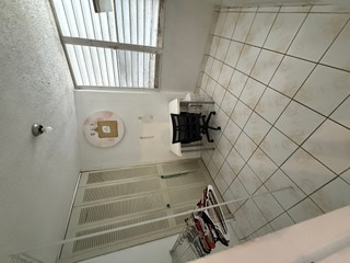 SE ALQUILA APARTAMENTO AMUEBLADO