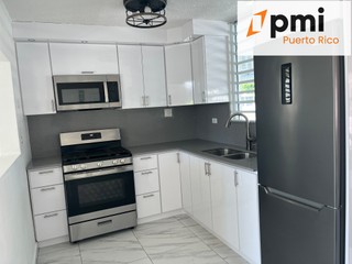 Casa remodelada en Levittown, 4 H,