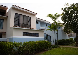 Cond. Fairlakes Village