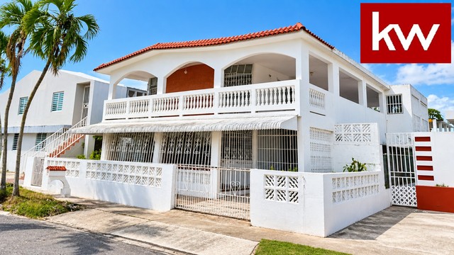 Urb. Jardines De Country Club - Car